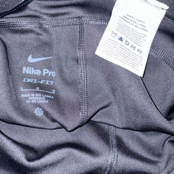 Nike Black Dri-FIT Performance Shorts Youth Large - Picture 3 of 4